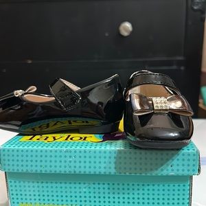 Baby Girl patent leather dress shoe by Sophia Taylor.